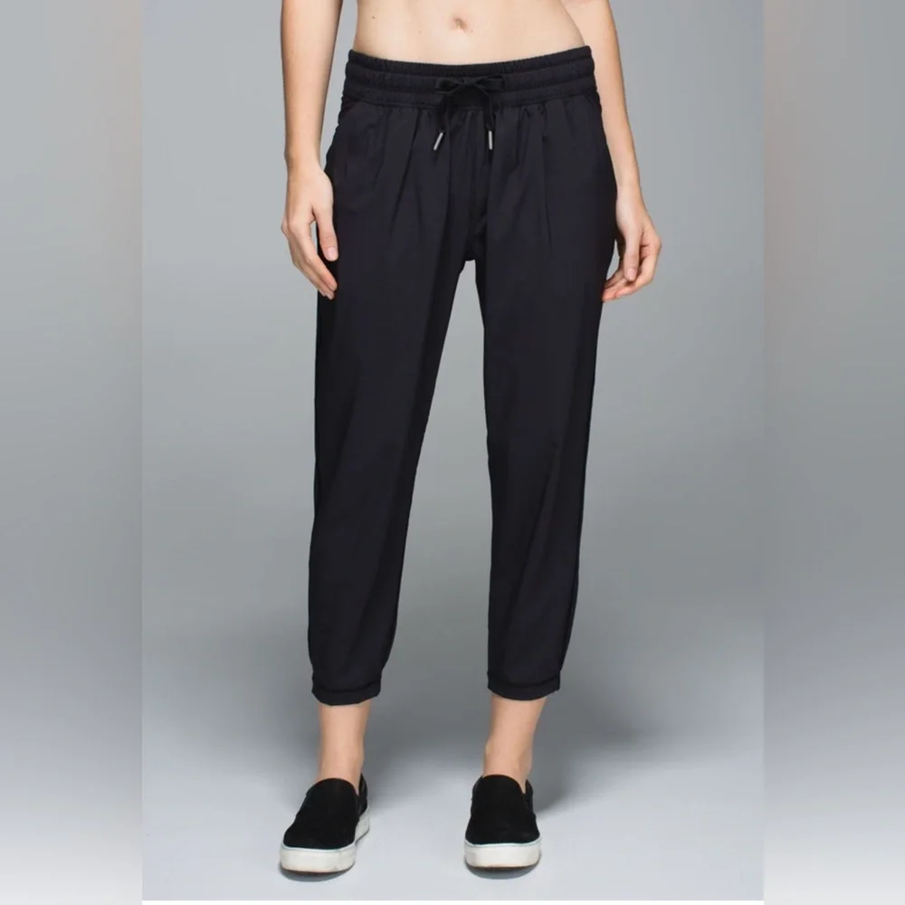Lululemon Namaskar Crop Black Size 8